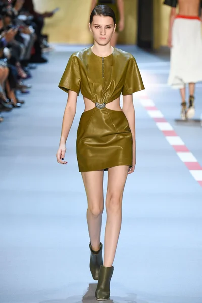 Look 19
